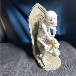 Skeleton on Shitter figurine